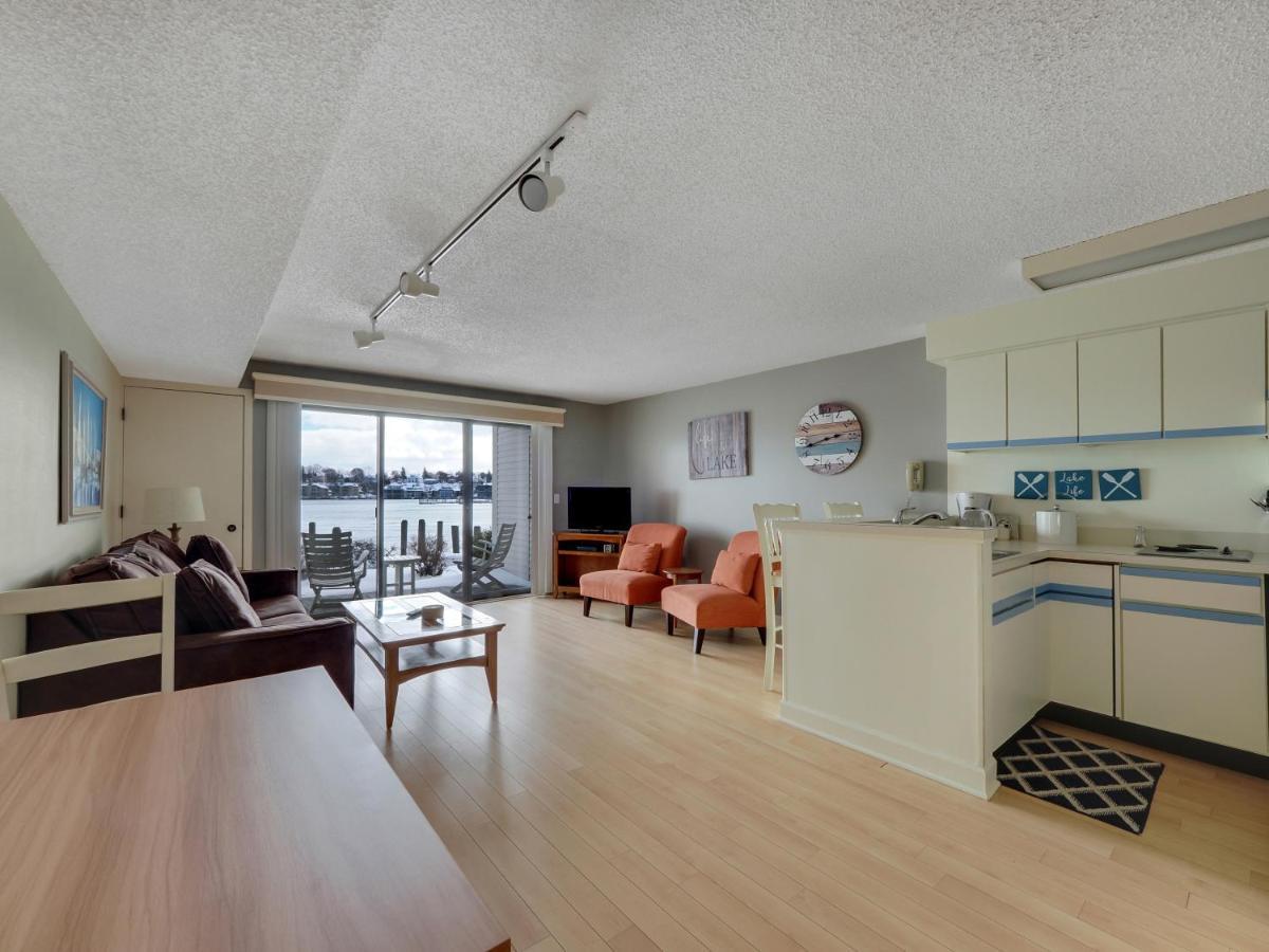 105 Edgewater Inn Шарлевой Экстерьер фото